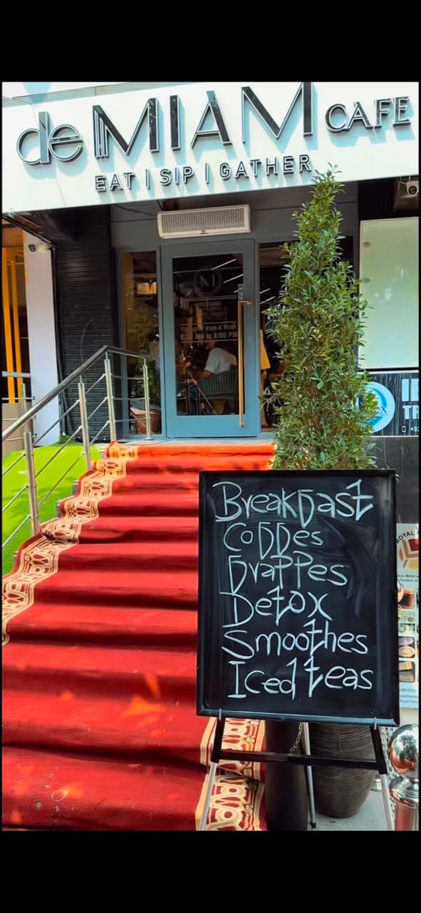 deMIAM CAFE